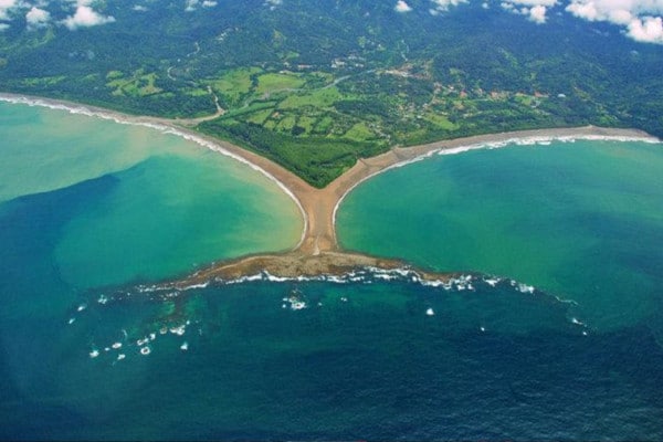 Toma aerea del Parque Marino Ballena