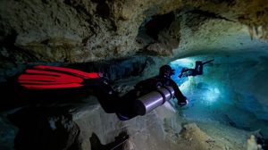 Equipamiento para buceo en cuevas