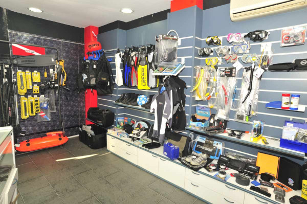 Buy your first scuba dive gear in a local dive shop