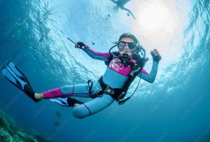 littel young-girl-scuba-diving