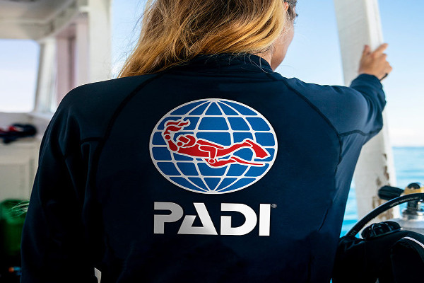 Padi Divemaster logo