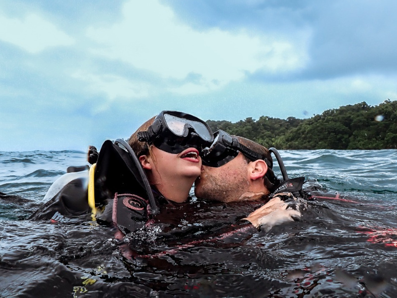 Scuba divers testing diving