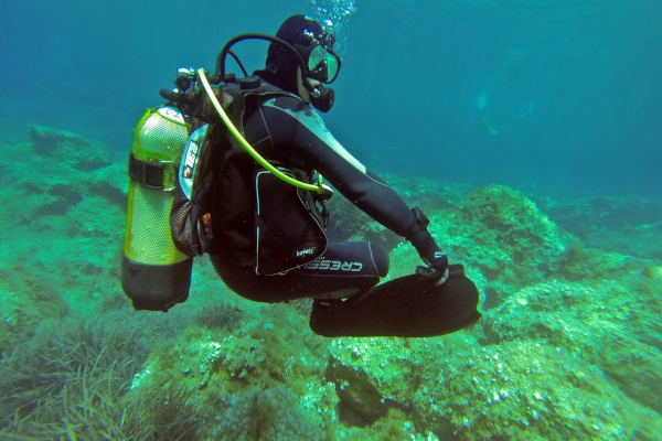 Maintained neutral buoyancy - Diver achieving neutral bouyancy
