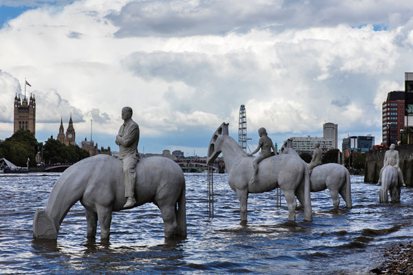 4 sculptures in the shape of horsemen riding horses-undewater museum