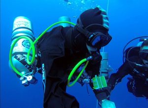 scuba-diving-worlds-record-dive-more-that-1000-feets