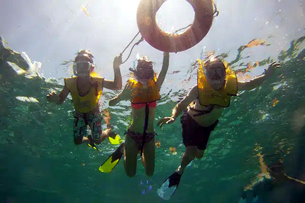 kids learning to swim