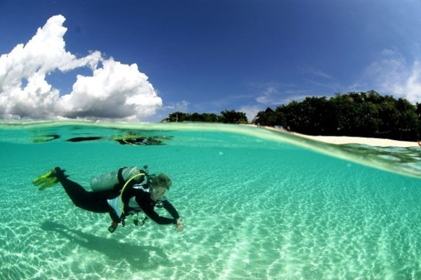 Diving in Bahamas scuba diving cristal clear water