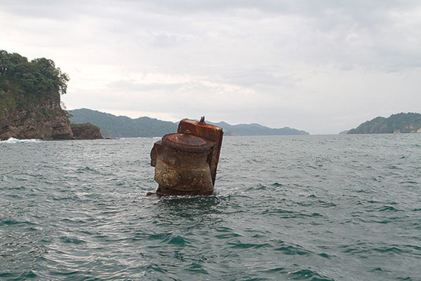 shipwreck diving in Playas del Coco