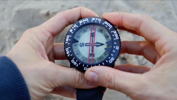 underwater navigation; using the compass