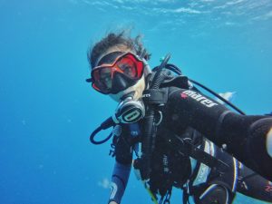 deep-diving-diver with mares equipement