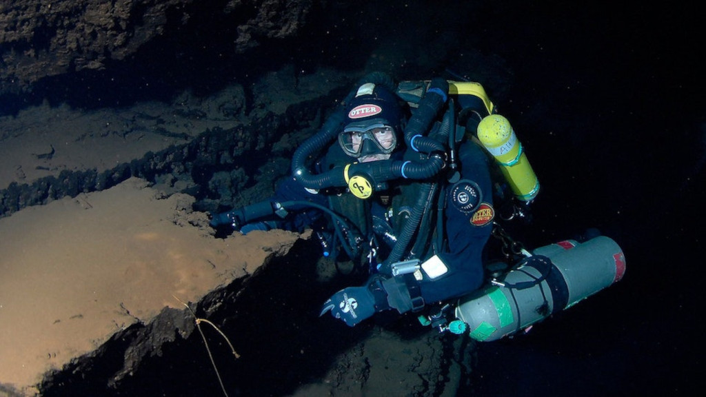 deep diving equipment and gear