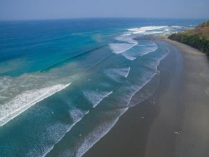 lugares para surfear en costa rica playa-santa-teresa-surf