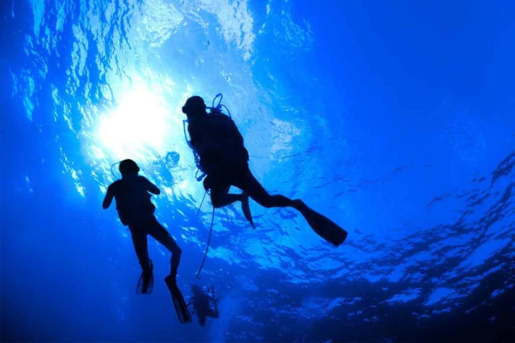 sin aire en el buceo- permamecer demasidao tiempo bajo el agua