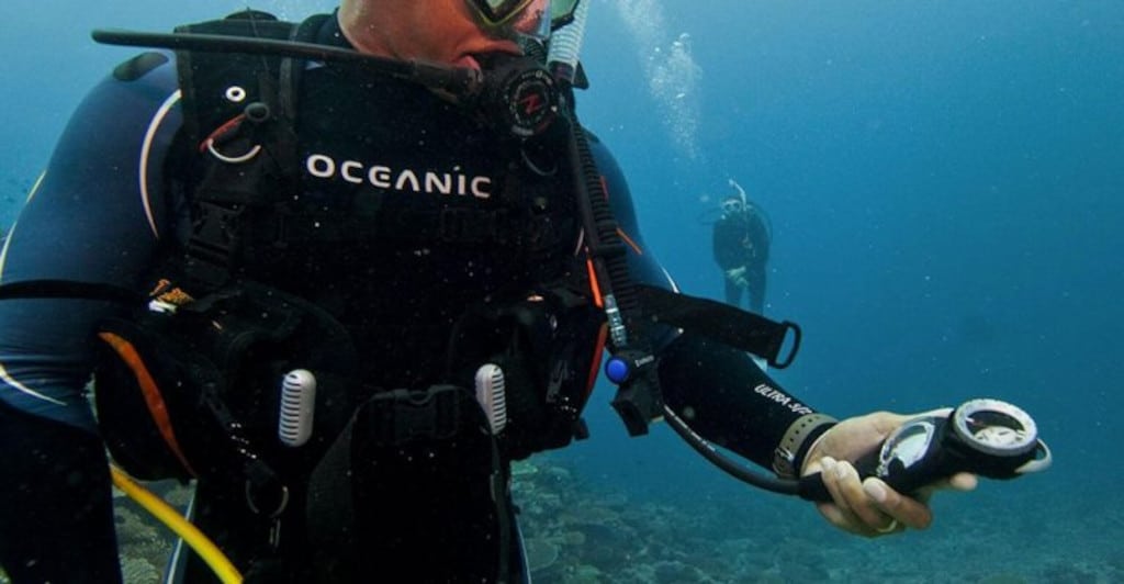 sin aire en el buceo- No monitorear tu manometro