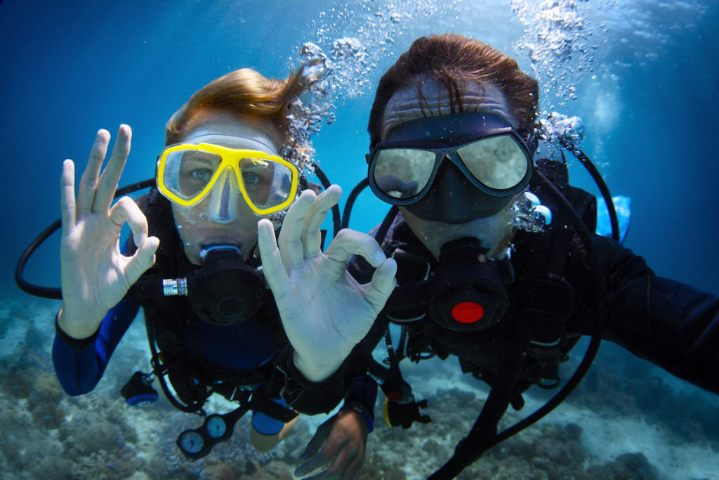 scuba dive with glasses on