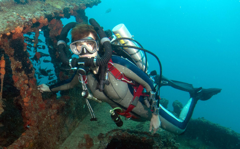 rebreather diving female diver