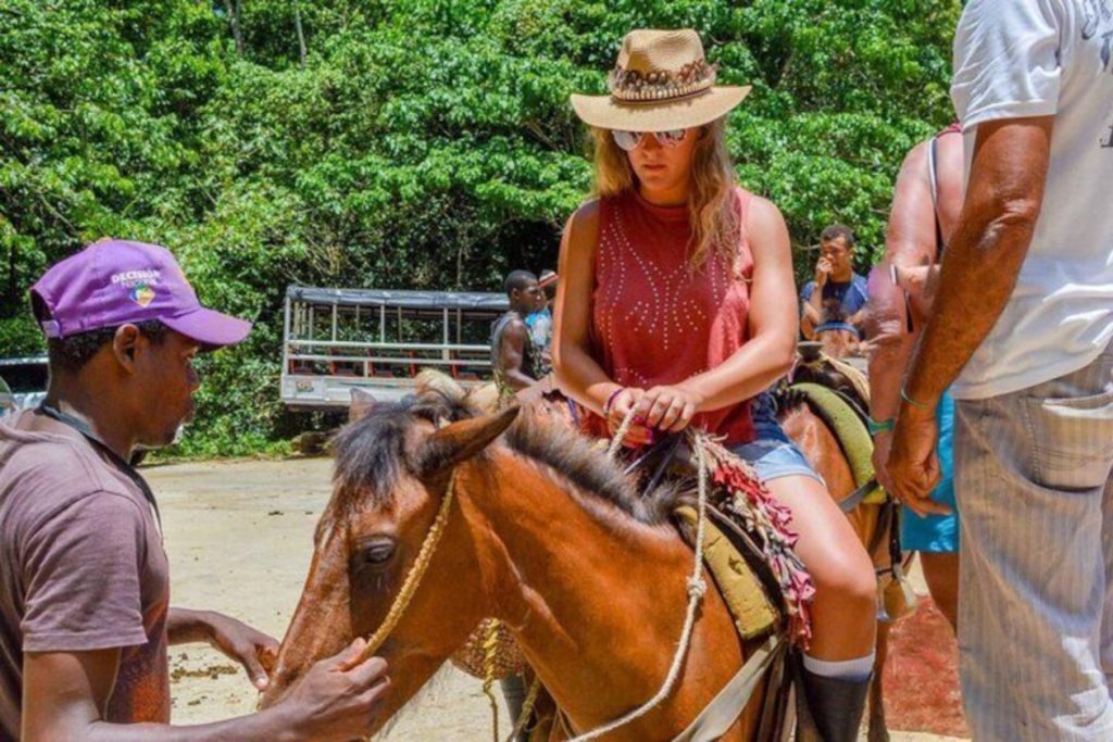 horse back riding marino ballena