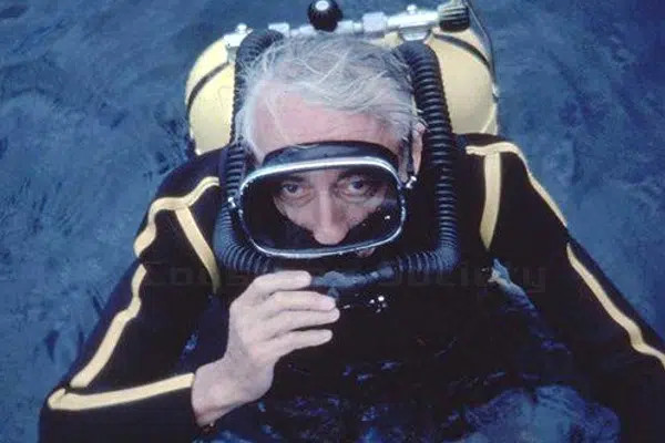 foto de Jacques Cousteau, el pionero de las inmersiones submarinas