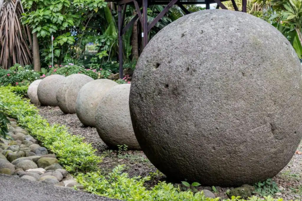 Misteriosas Esferas de piedra encontradas en la Isla del Caño