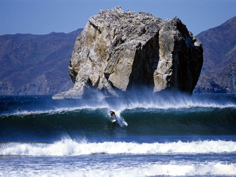 Witch's Rock Costa Rica, Surfer riding a wave