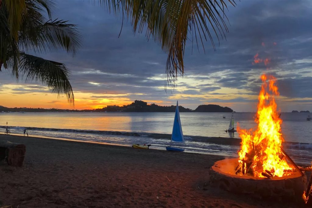 playa-en-costa-rica-noche-durante la noche