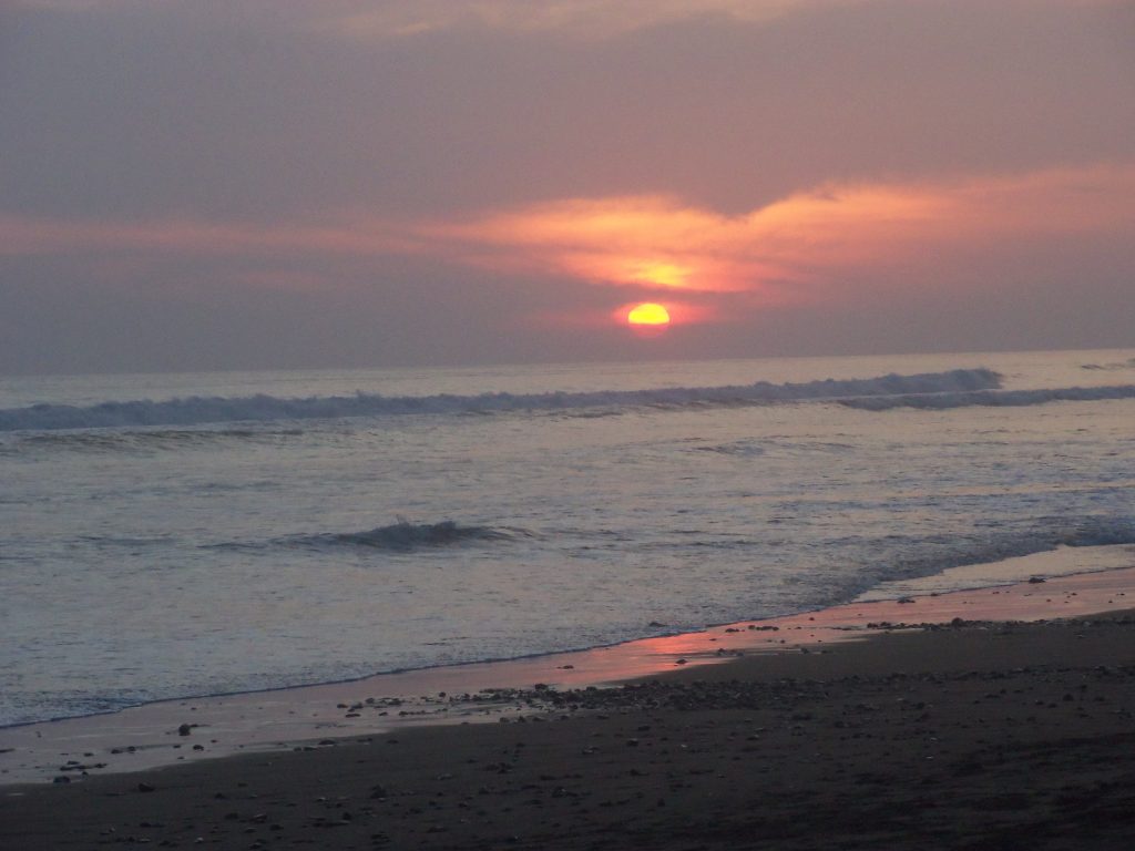 Atardecer Playa Dominical