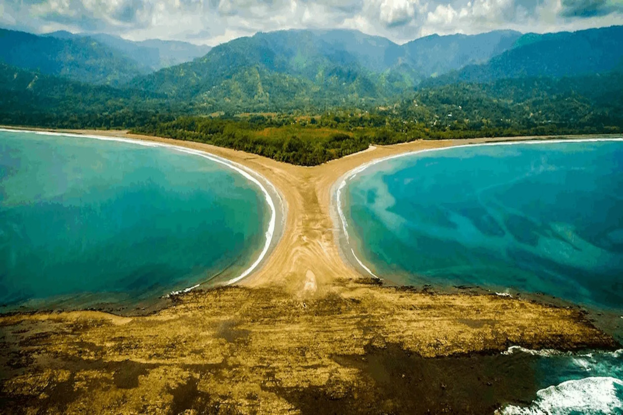 La famosa cola de ballena del Parque Nacional Marino Ballena