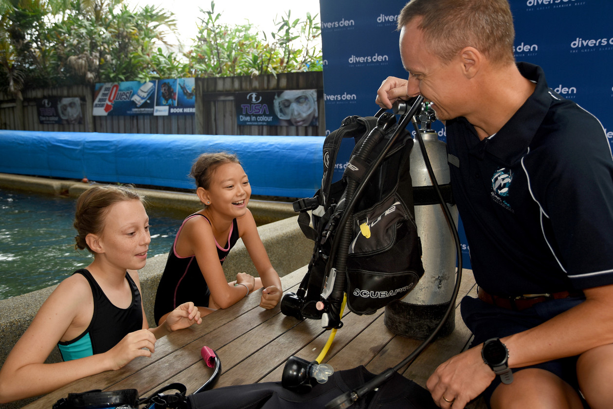 scuba kids and instructor